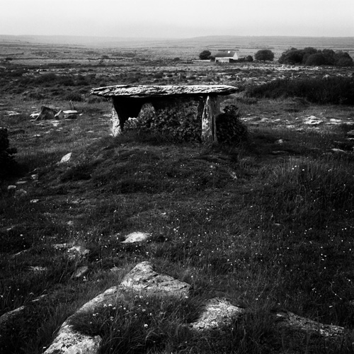tomb in Gleninsheen